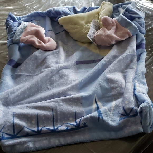Frozen Robe with Gloves and Hood